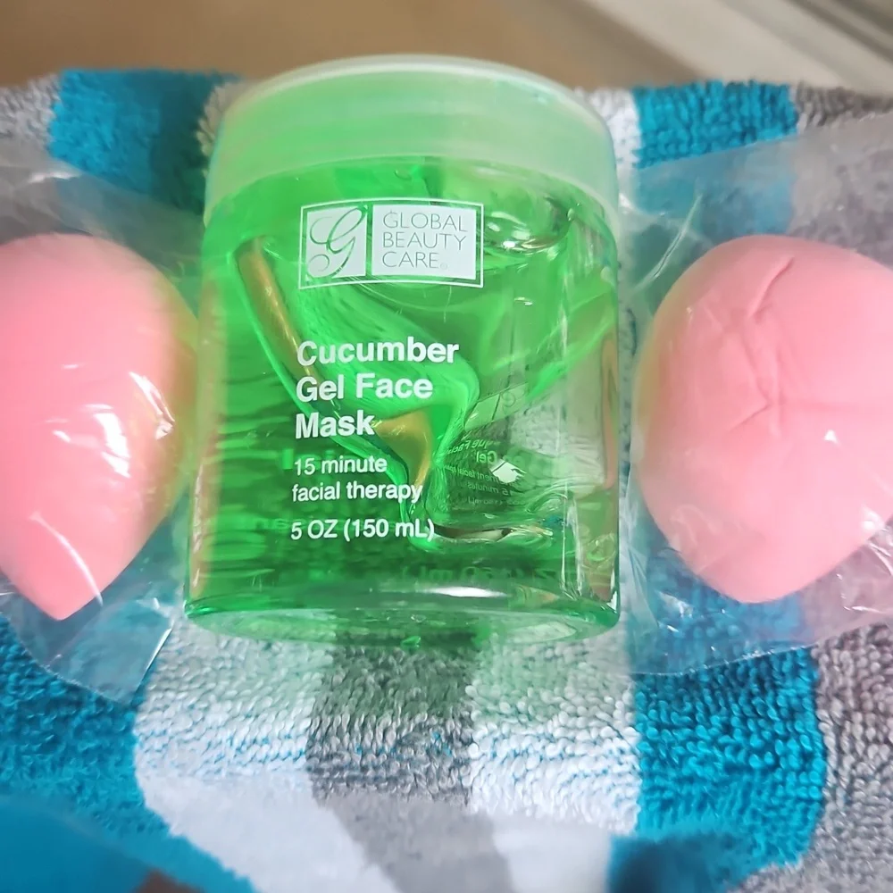 Global Beauty Care CUCUMBER Gel Mask NWOT Green W 2 Applicator Sponges.